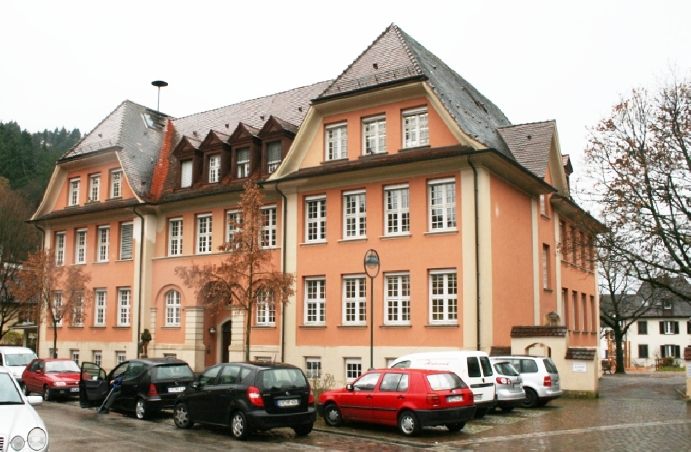 : Dach- und Fassadensanierung Schule Gnterstal 